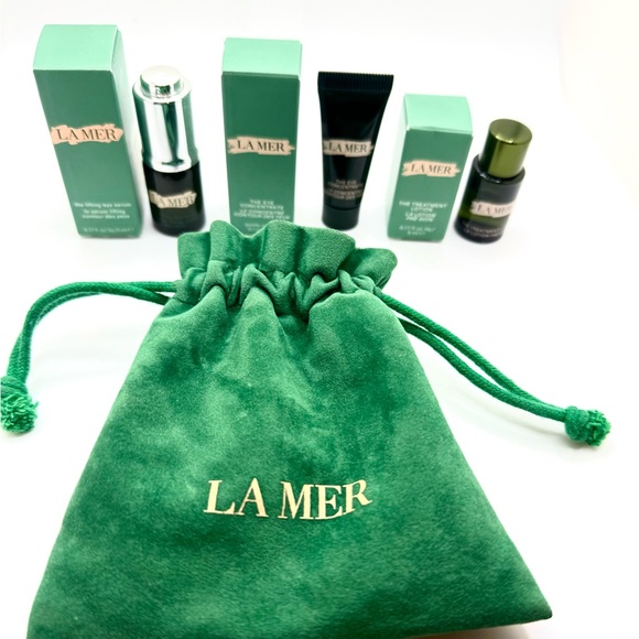 La Mer Skincare Set with Green Pouch
